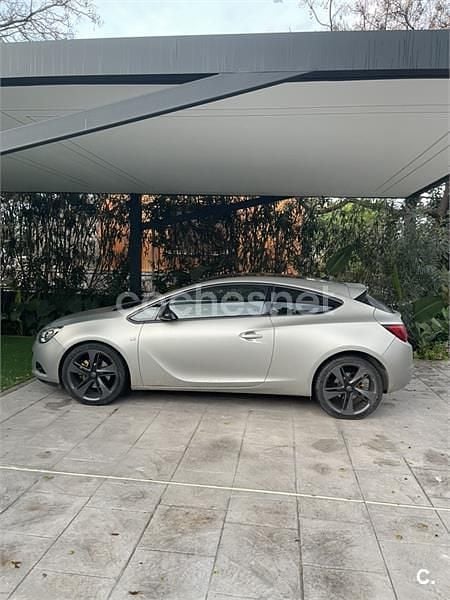 Usado Opel Astra GTC Sportive 165 CV (121 kW) 2011 Gris / plata Berlina