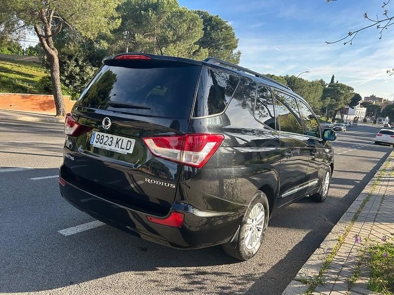 Usado Ssangyong (KGM) Rodius Limited 178 CV (130 kW) 2018 Negro Monovolumen