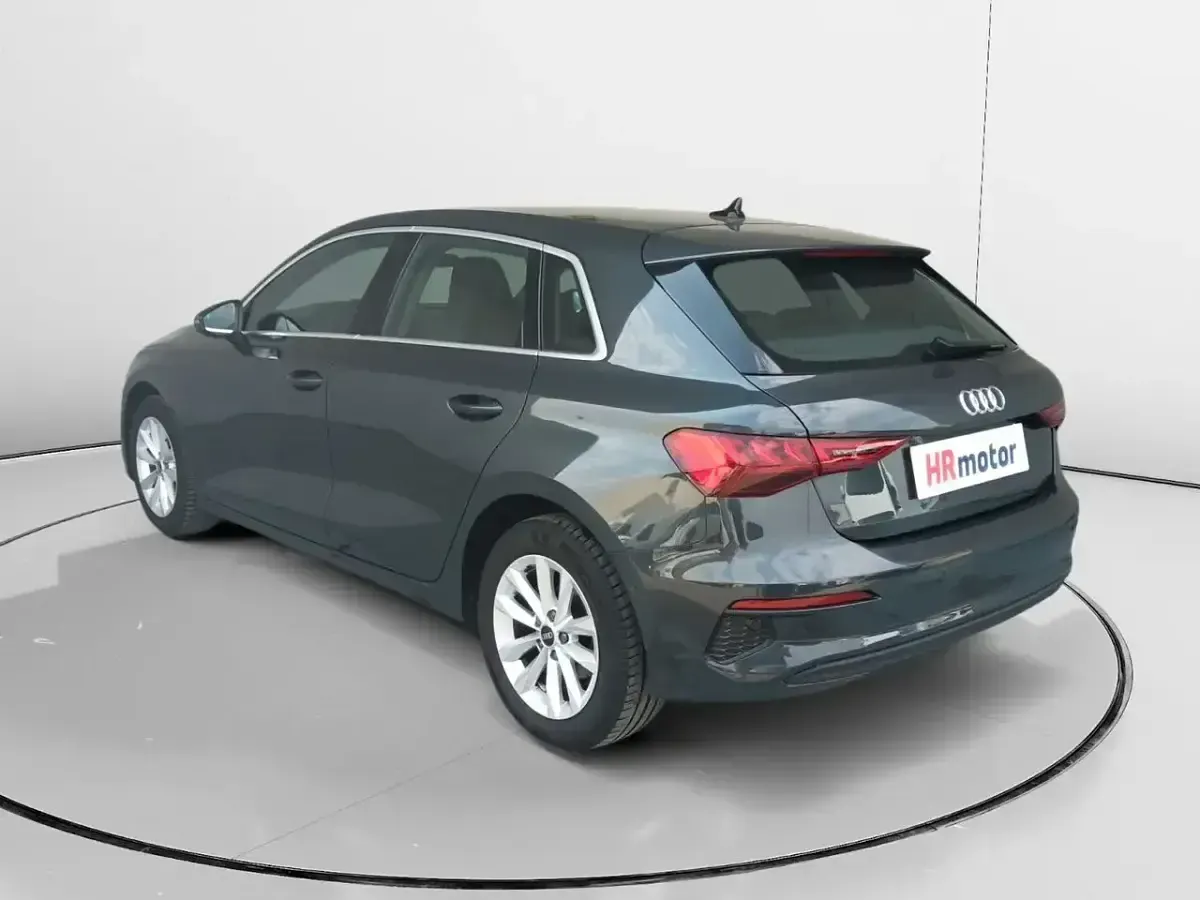 Usado Audi A3 Design 110 CV (80 kW) 2021 Gris / plata Berlina
