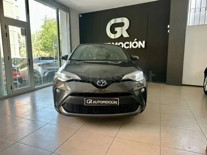 Usado Toyota C-HR Advance 122 CV (89 kW) 2023 Gris / plata SUV