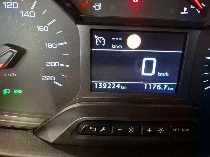 Usado Peugeot Rifter Access 100 CV (73 kW) 2019 Blanco Monovolumen