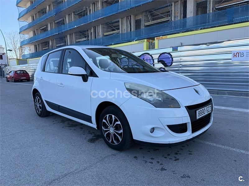 Usado Renault Scénic III 105 CV (77 kW) 2010 Blanco Monovolumen