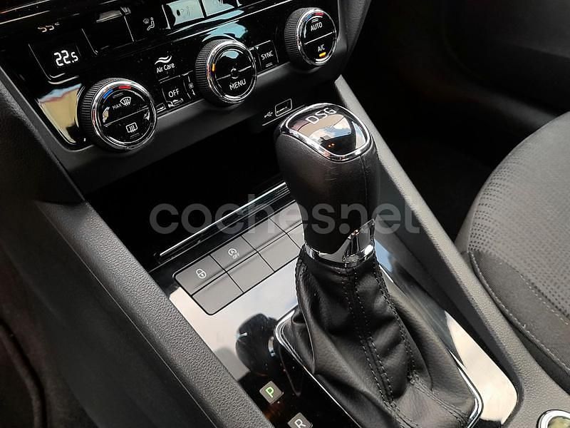 Usado Skoda Octavia Style 150 CV (110 kW) 2019 Gris / plata Berlina