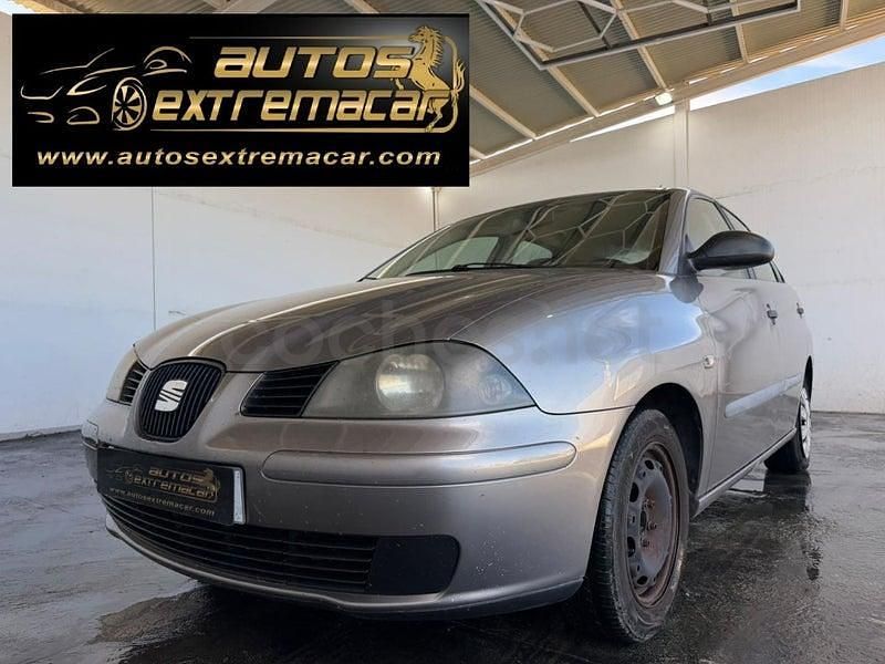 Usado Seat Ibiza 100 CV (73 kW) 2002 Gris / plata Utilitario