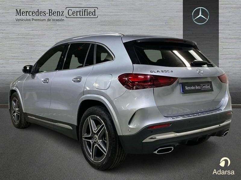 Usado Mercedes GLA200 AMG line 150 CV (110 kW) 2025 Plata hightech SUV