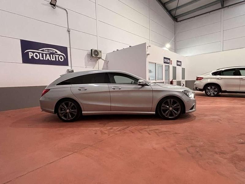 Usado Mercedes CLA220 Shooting Brake Urban 177 CV (130 kW) 2015 Gris Familiar