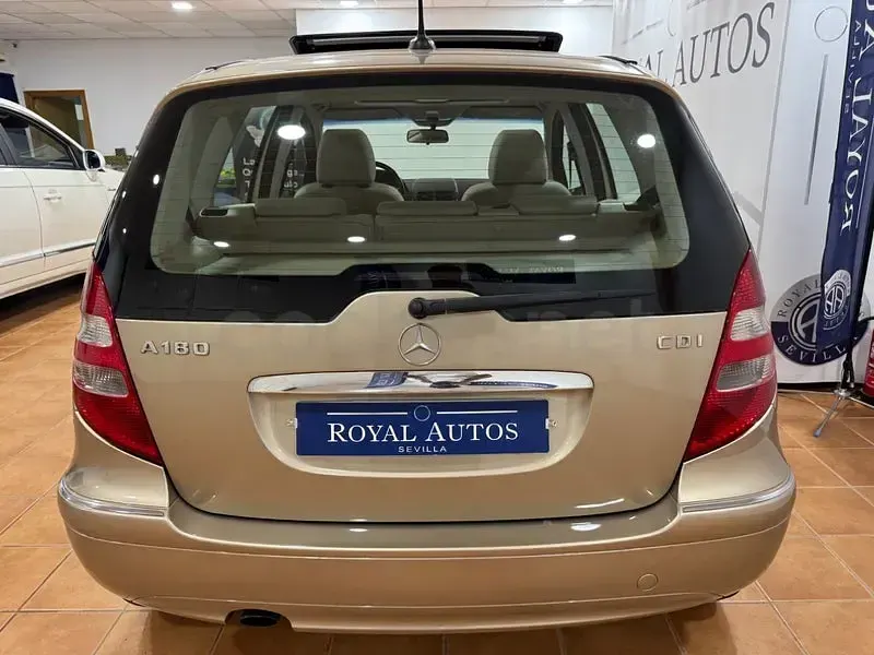 Usado Mercedes A180 Elegance 109 CV (80 kW) 2006 Beige Monovolumen