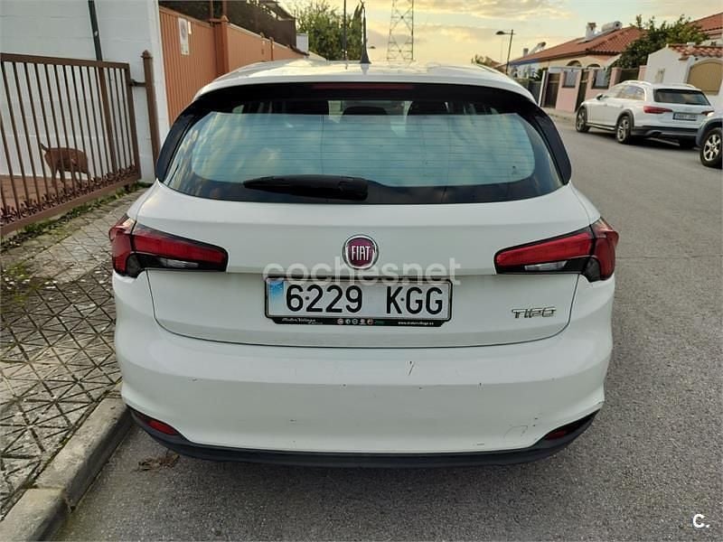 Begagnad Fiat Tipo Easy 95 HK (69 kW) 2017 Vit Sedan