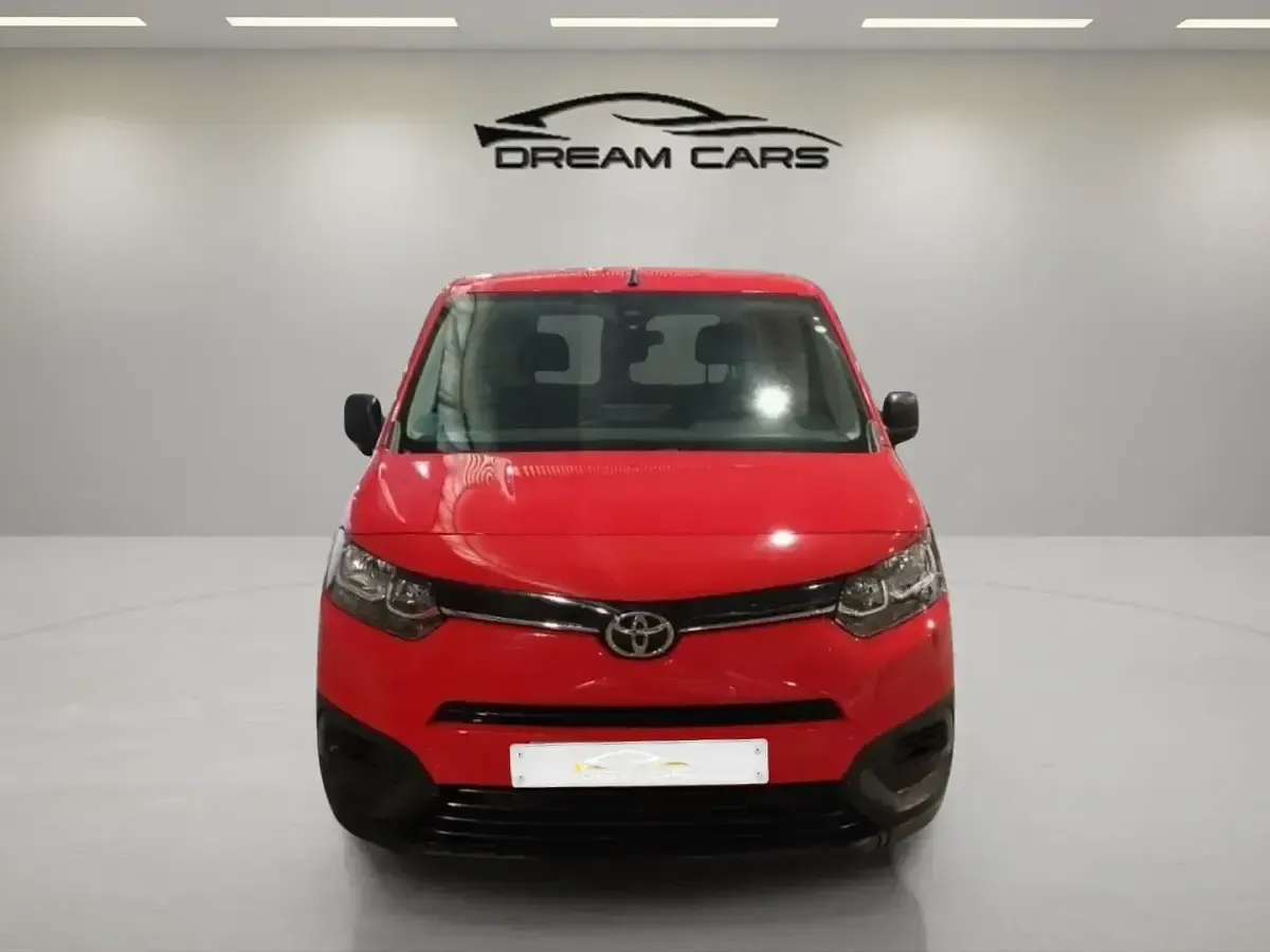 Usado Toyota Proace Verso Active 131 CV (96 kW) 2023 Rojo Familiar