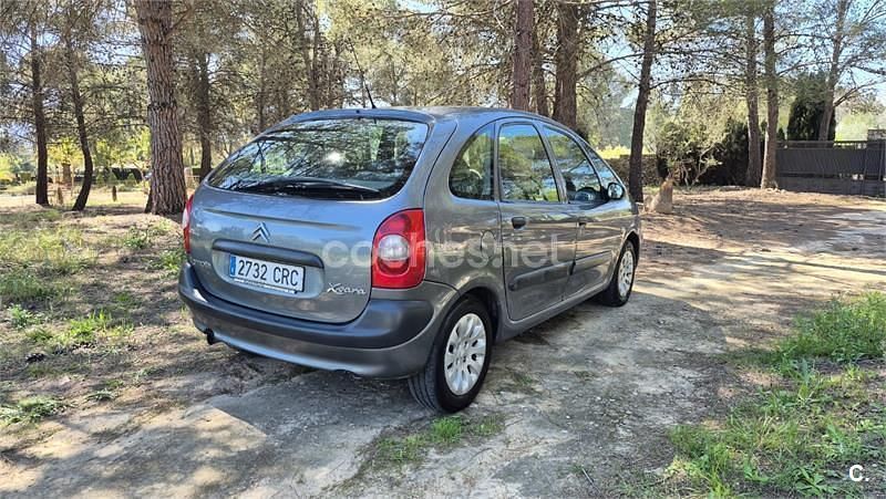 Usado Citroën Xsara Picasso 90 CV (66 kW) 2004 Gris / plata Monovolumen