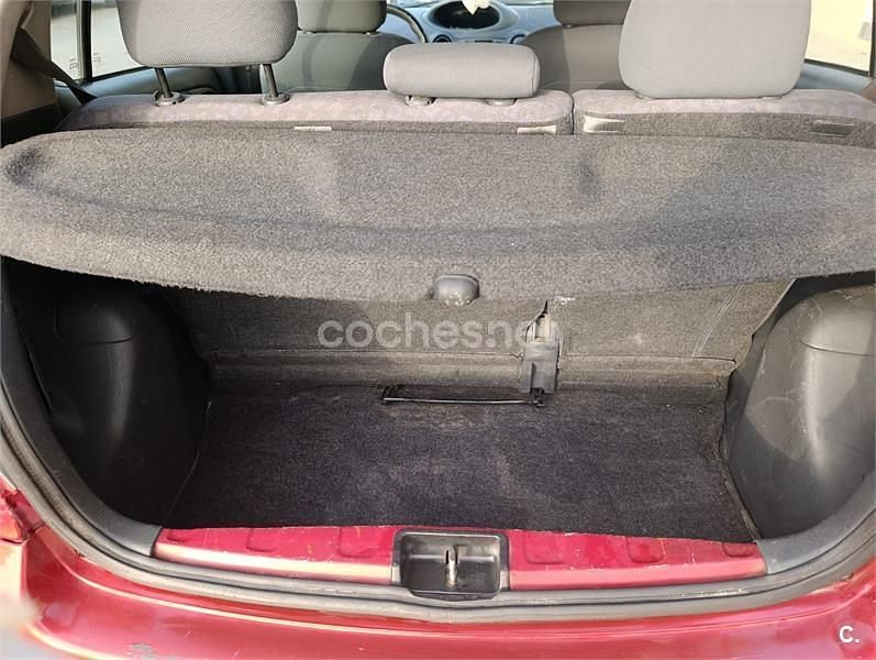 Usado Toyota Yaris T2 65 CV (47 kW) 2003 Rojo Berlina