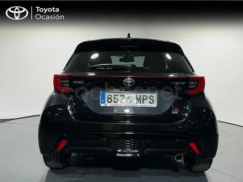 Usado Toyota Yaris Hybrid Sport 116 CV (85 kW) 2024 Negro Berlina