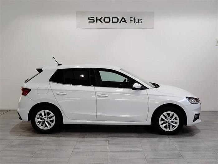Usado Skoda Fabia Selection 95 CV (69 kW) 2024 Blanco
