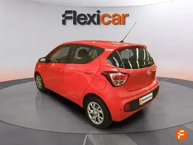 Usado Hyundai i10 GO! 66 CV (48 kW) 2018 Rojo Utilitario
