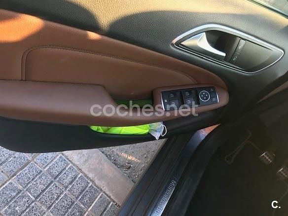 Usado Mercedes B200 136 CV (100 kW) 2012 Gris / plata Monovolumen