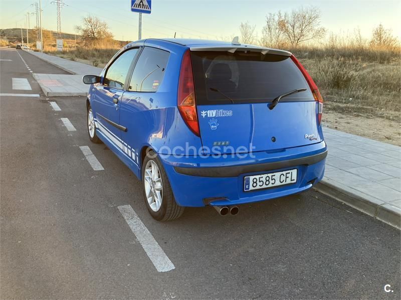 Usado Fiat Punto 80 CV (58 kW) 2003 Azul Utilitario