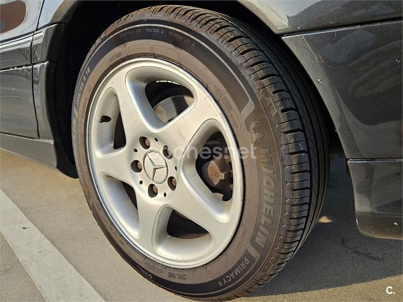 Usado Mercedes C270 Avantgarde 170 CV (125 kW) 2001 Negro Berlina