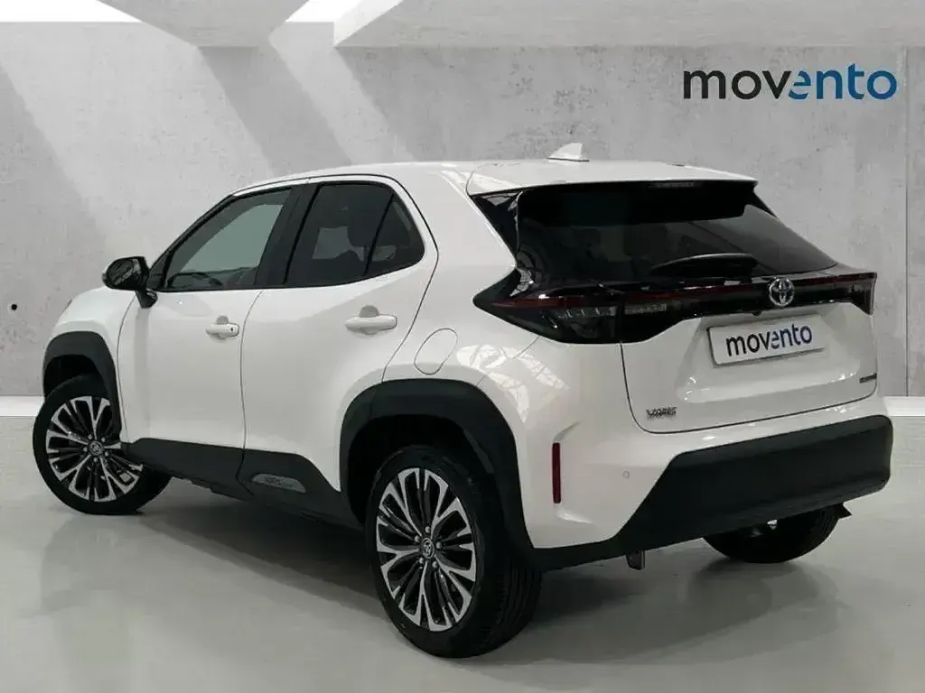 Usado Toyota Yaris Hybrid Style 116 CV (85 kW) 2023 Blanco Pickup/Camioneta