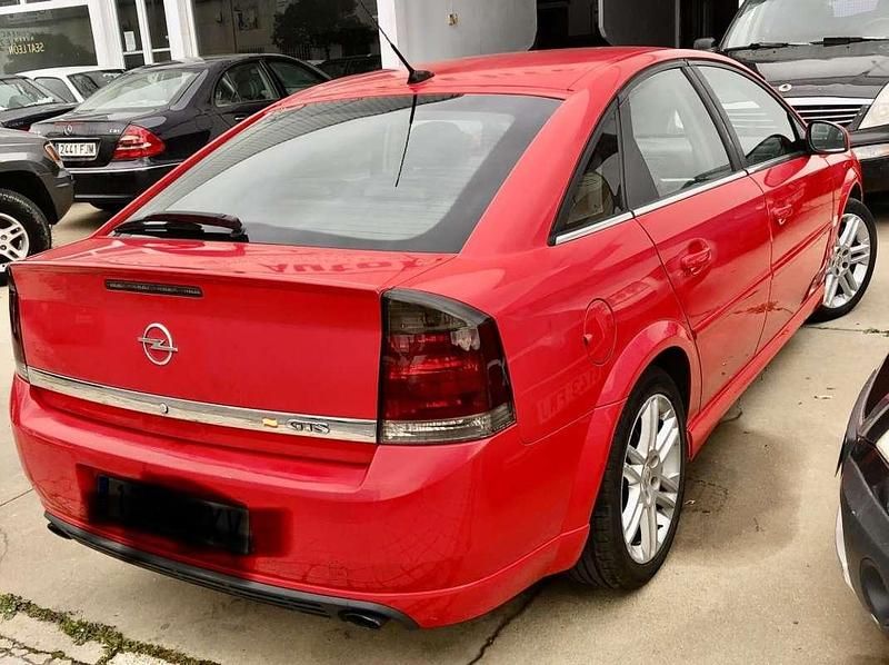 Usado Opel Vectra GTS Elegance 177 CV (130 kW) 2004 Rojo Berlina