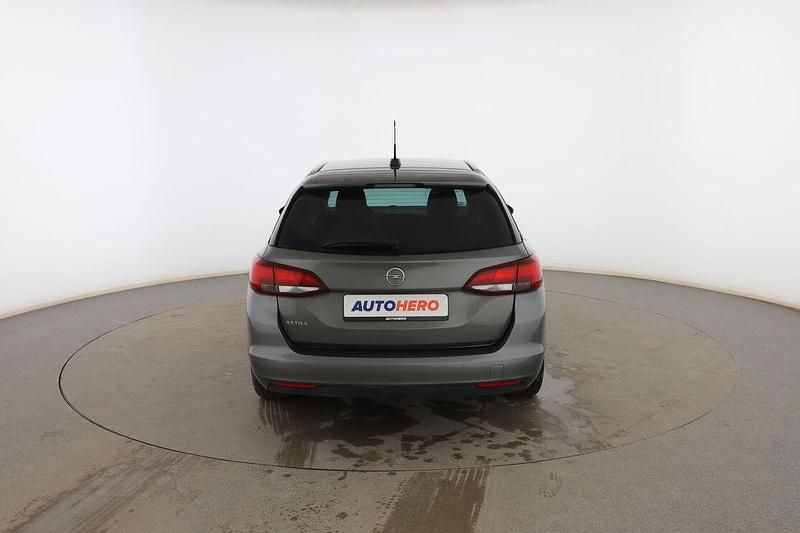 Usado Opel Astra Elegance 145 CV (106 kW) 2021 Gris Familiar