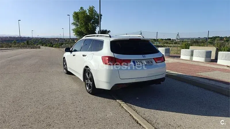 Usado Honda Accord Lifestyle 150 CV (110 kW) 2012 Blanco Familiar