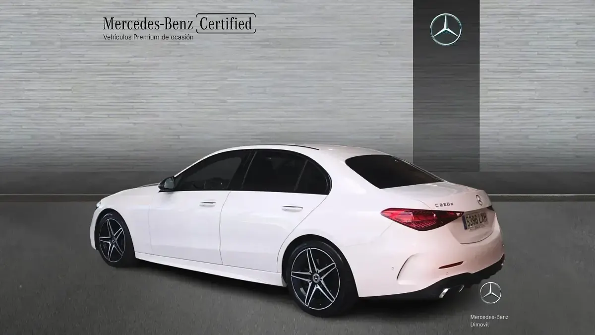 Usado Mercedes C220 AMG line 200 CV (147 kW) 2022 Blanco polar Berlina