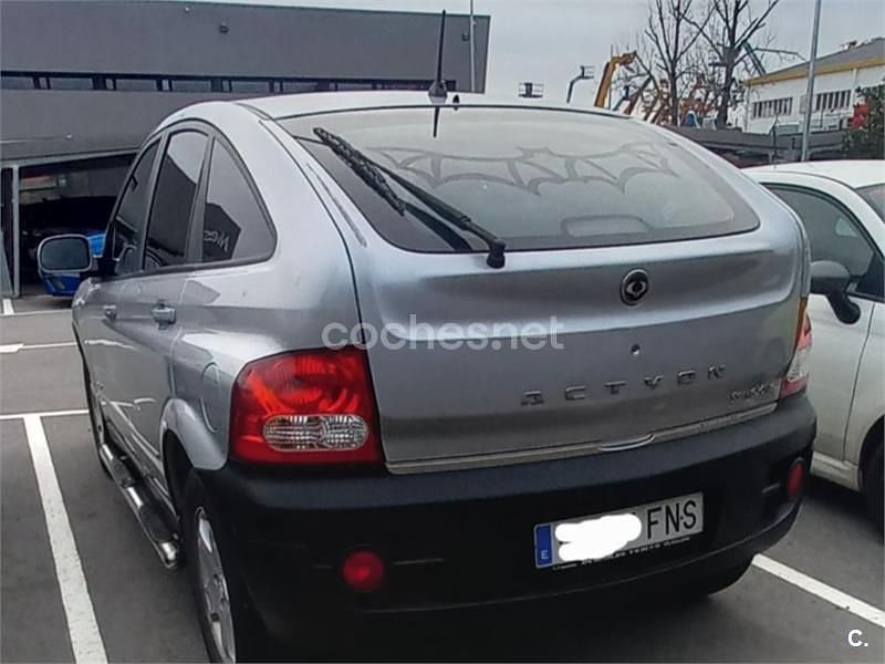 Usado Ssangyong (KGM) Actyon 141 CV (103 kW) 2007 Gris / plata SUV