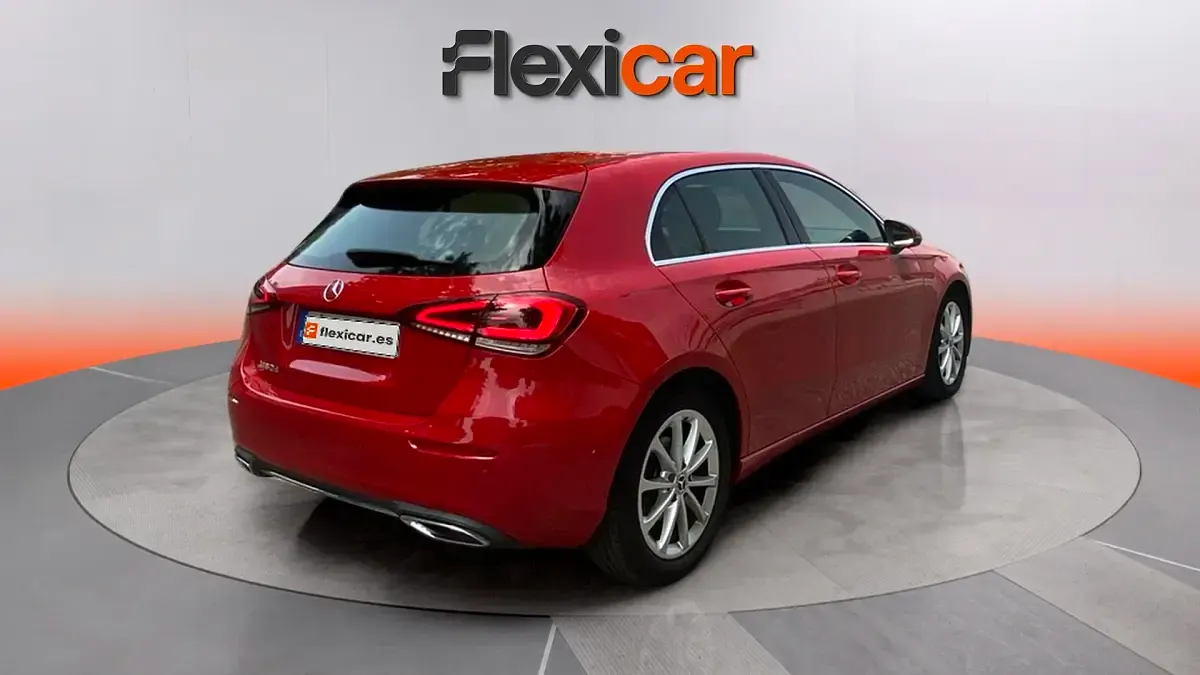 Usado Mercedes A180 116 CV (85 kW) 2020 Rojo Berlina