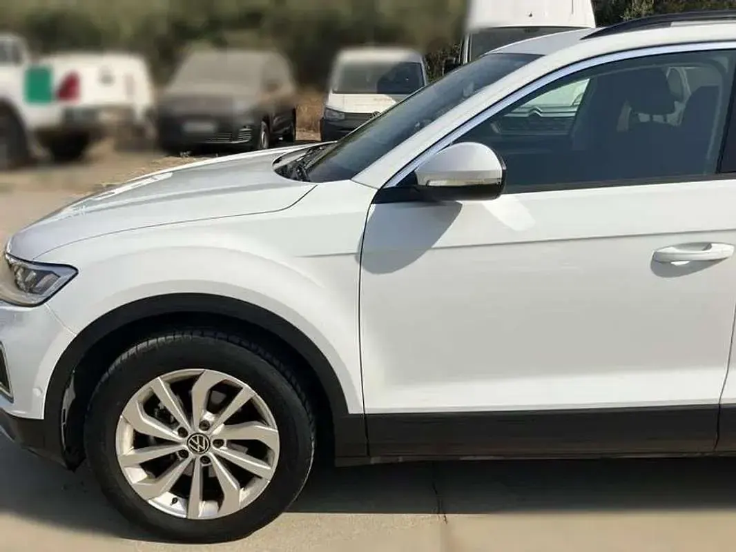 Usado VW T-Roc Life 110 CV (80 kW) 2023 Blanco SUV