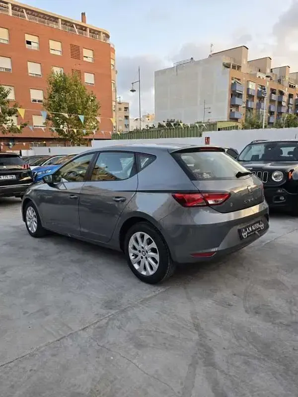 Usado Seat Leon 122 CV (89 kW) 2015 Gris Utilitario