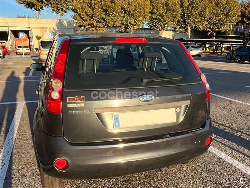 Usado Ford Fiesta Ambiente 70 CV (51 kW) 2007 Azul Berlina