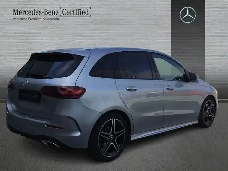 Usado Mercedes B200 150 CV (110 kW) 2025 Gris / plata Utilitario