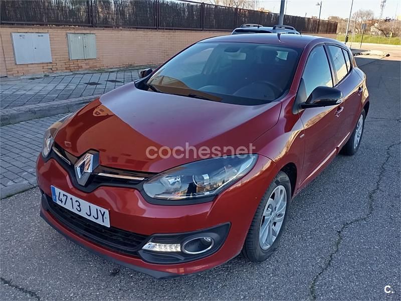 Usado Renault Mégane LIMITED 95 CV (69 kW) 2015 Granate Berlina