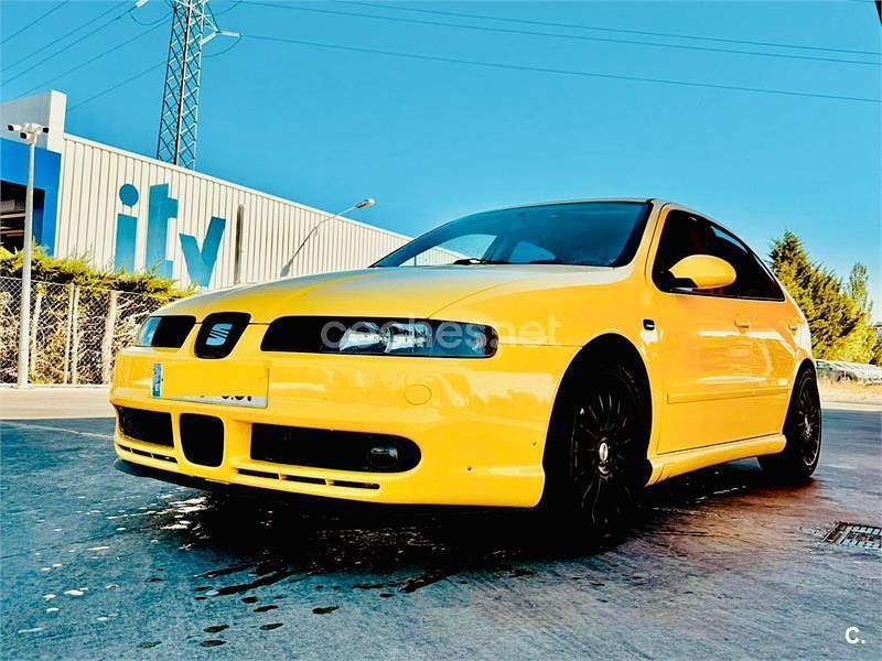 Amarillo Usado 2003 Seat Leon Sport Berlina | 4300 € (Precio justo) - Imagen 1/4