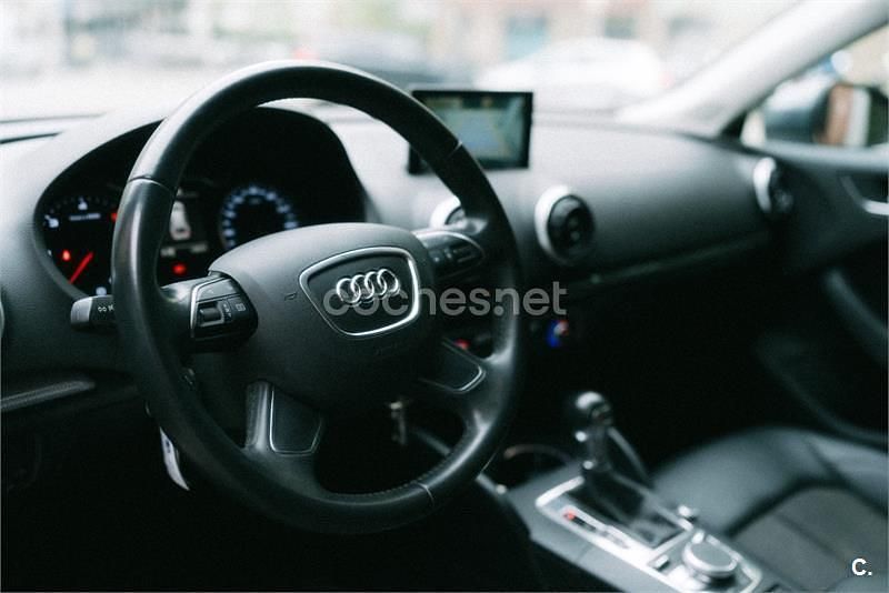 Käytetty Audi A3 Advanced 150 HP (110 kW) 2015 Harmaa Sedan