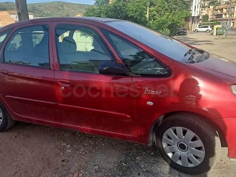 Usado Citroën Xsara Picasso Exclusive 110 CV (80 kW) 2005 Granate Monovolumen