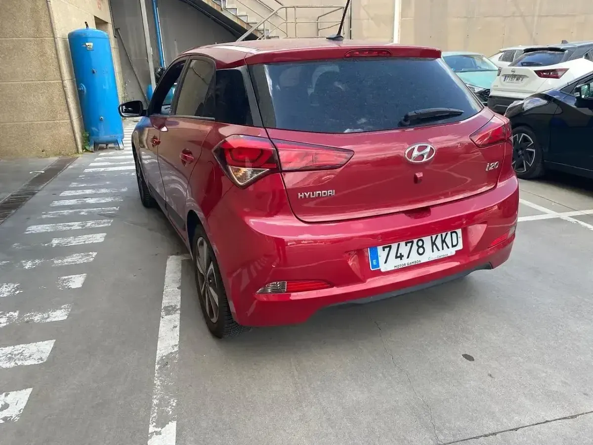 Usado Hyundai i20 GO! 100 CV (73 kW) 2018 Rojo Utilitario