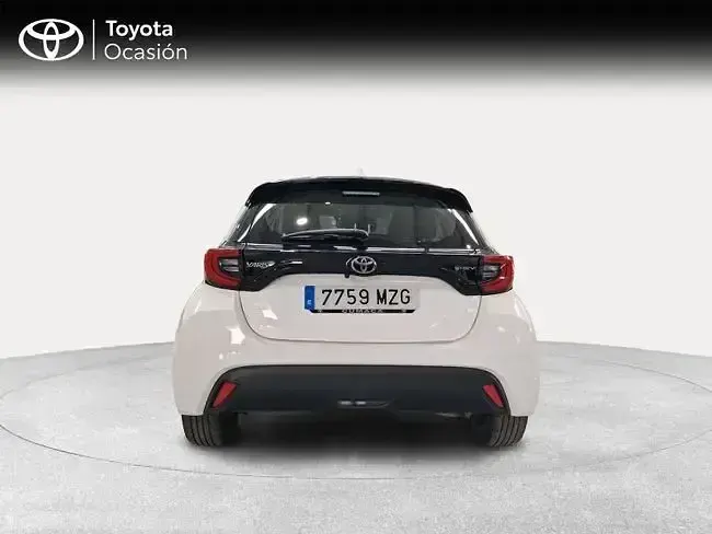 Usado Toyota Yaris Active 116 CV (85 kW) 2025 Blanco Utilitario
