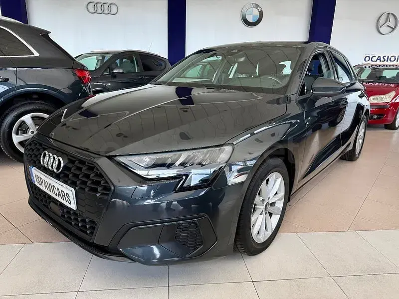 Usado Audi A3 Advanced Plus 110 CV (80 kW) 2021 Gris / plata Berlina
