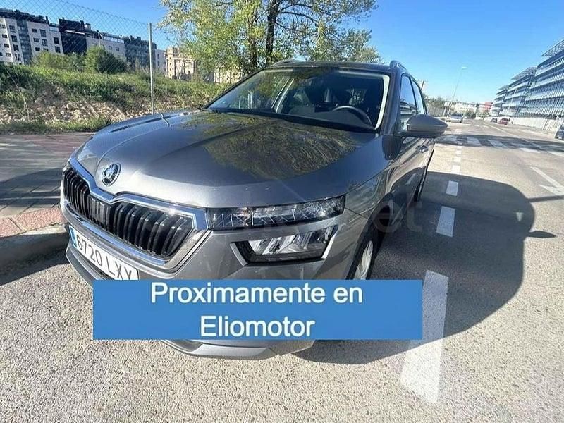 Usado Skoda Kamiq 110 CV (80 kW) 2022 Gris / plata SUV
