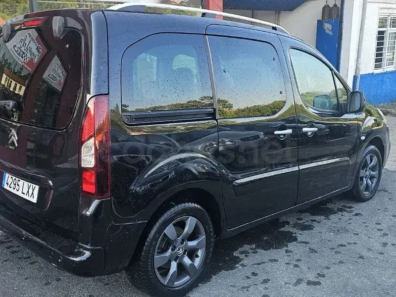 Usado Citroën Berlingo Feel 120 CV (88 kW) 2016 Negro Monovolumen