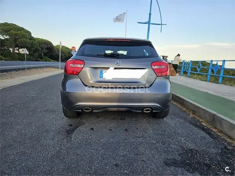 Usado Mercedes A220 Urban 170 CV (125 kW) 2013 Gris / plata Berlina