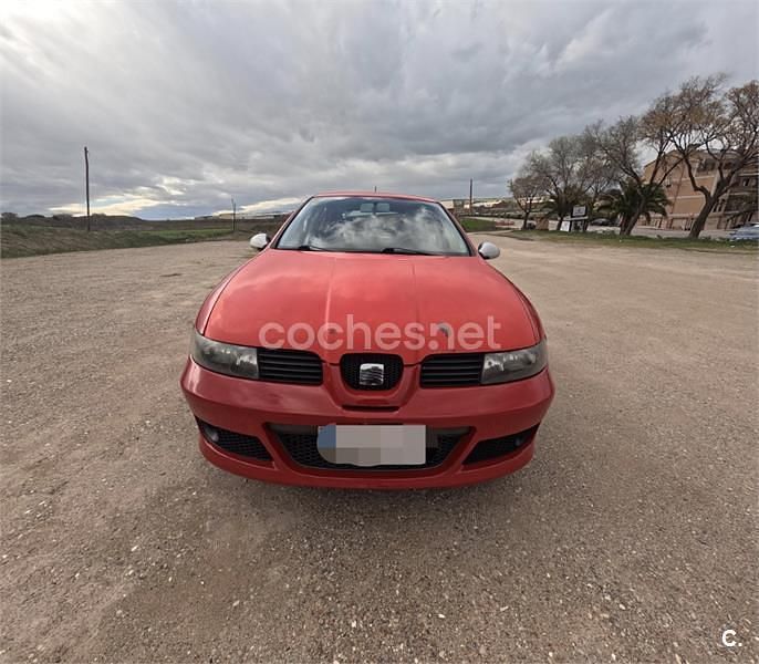 Usado Seat Leon 150 CV (110 kW) 2005 Rojo Utilitario