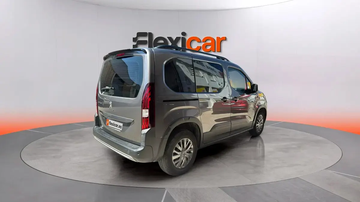Usado Peugeot Rifter Allure 110 CV (80 kW) 2022 Gris Monovolumen