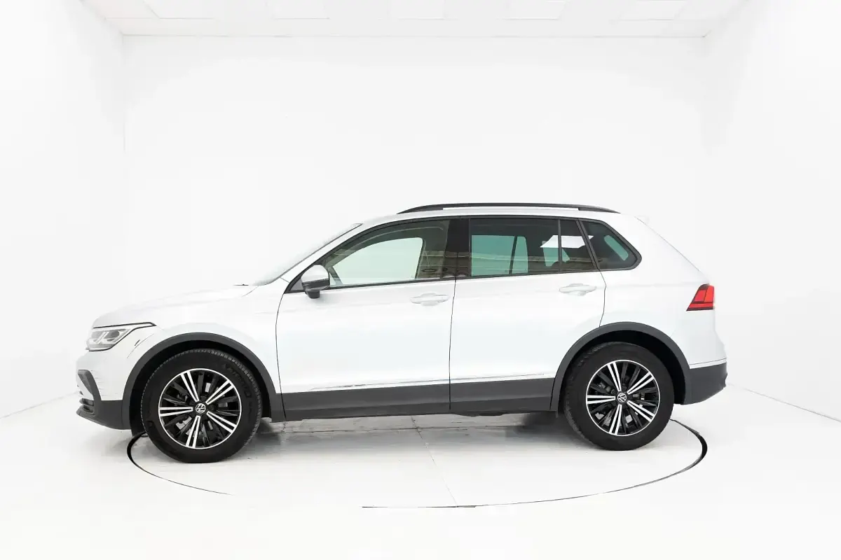 Usado VW Tiguan Life 150 CV (110 kW) 2021 Gris / plata SUV