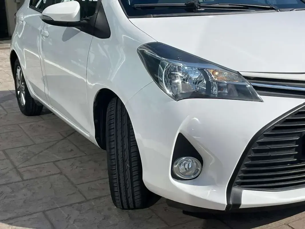Usado Toyota Yaris Active 69 CV (50 kW) 2017 Blanco Utilitario