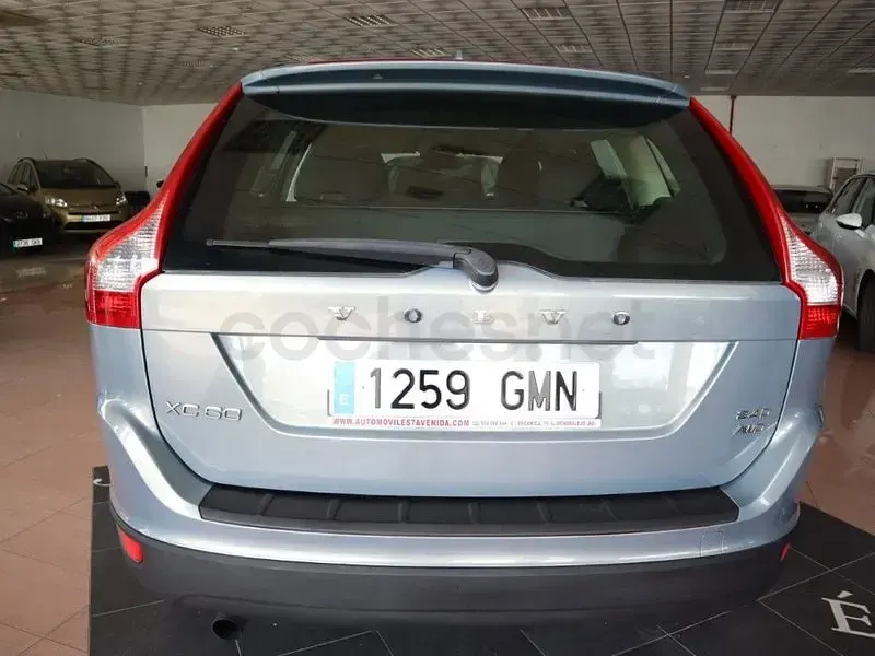 Käytetty Volvo XC60 Summum 205 HP (150 kW) 2010 Sininen Katumaasturi