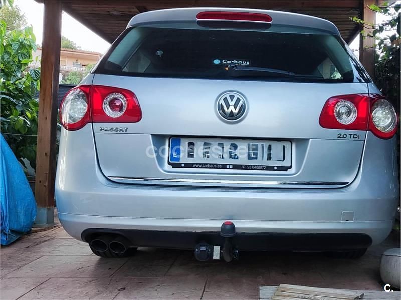 Usado VW Passat Highline 170 CV (125 kW) 2007 Gris / plata Familiar