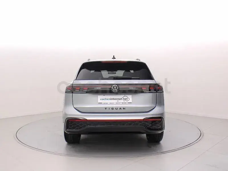 Usado VW Tiguan R-line 150 CV (110 kW) 2024 Gris / plata SUV