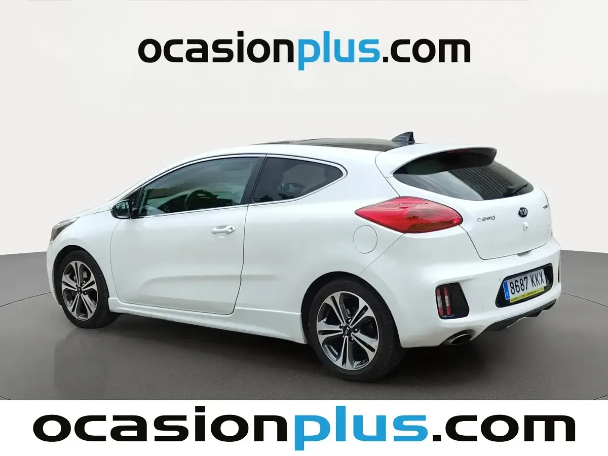Usado Kia Ceed GT GT-Line 136 HP (100 kW) 2018 Branco Sedan